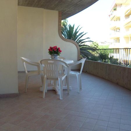 Residence Torre Del Mar Альба-Адриатика Номер фото
