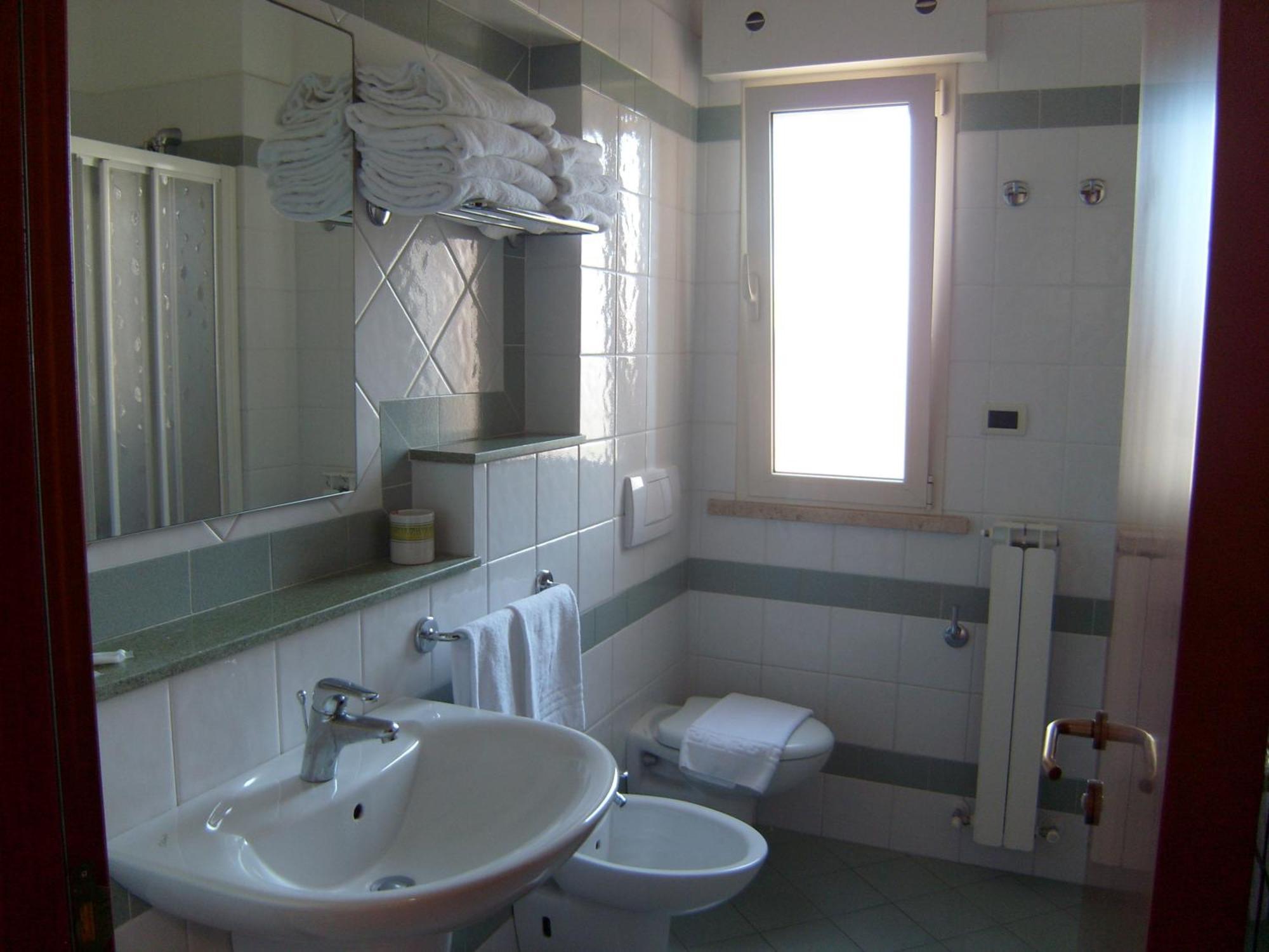 Residence Torre Del Mar Альба-Адриатика Номер фото