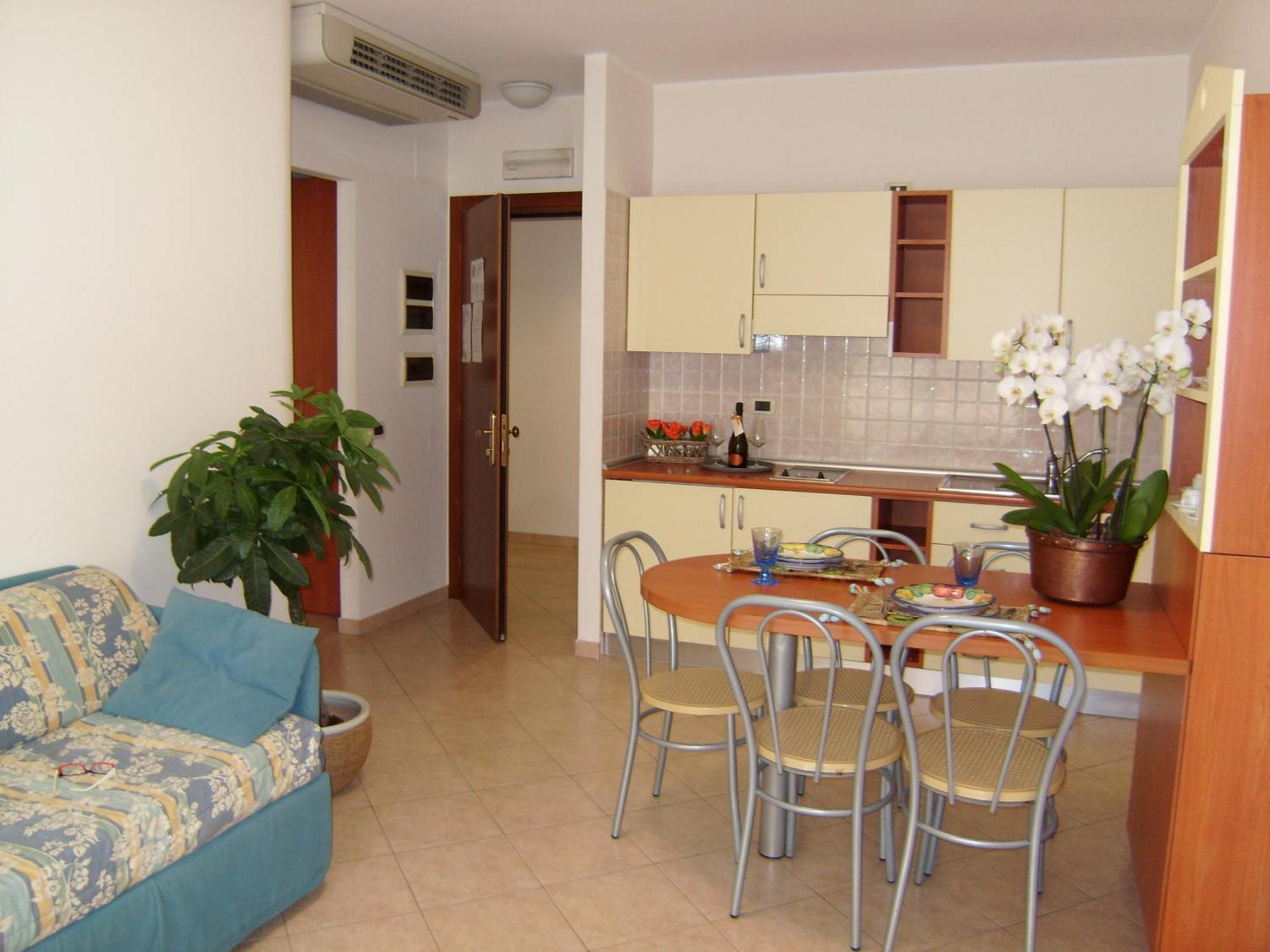 Residence Torre Del Mar Альба-Адриатика Номер фото
