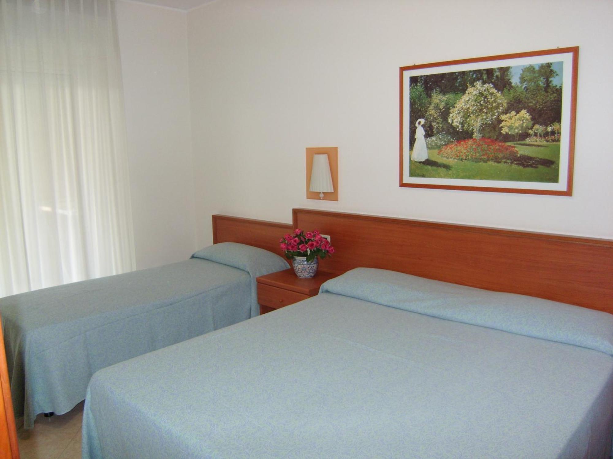 Residence Torre Del Mar Альба-Адриатика Номер фото