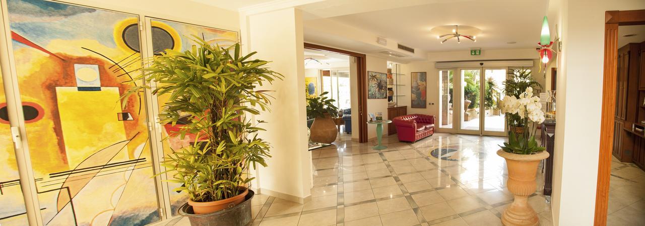 Residence Torre Del Mar Альба-Адриатика Экстерьер фото