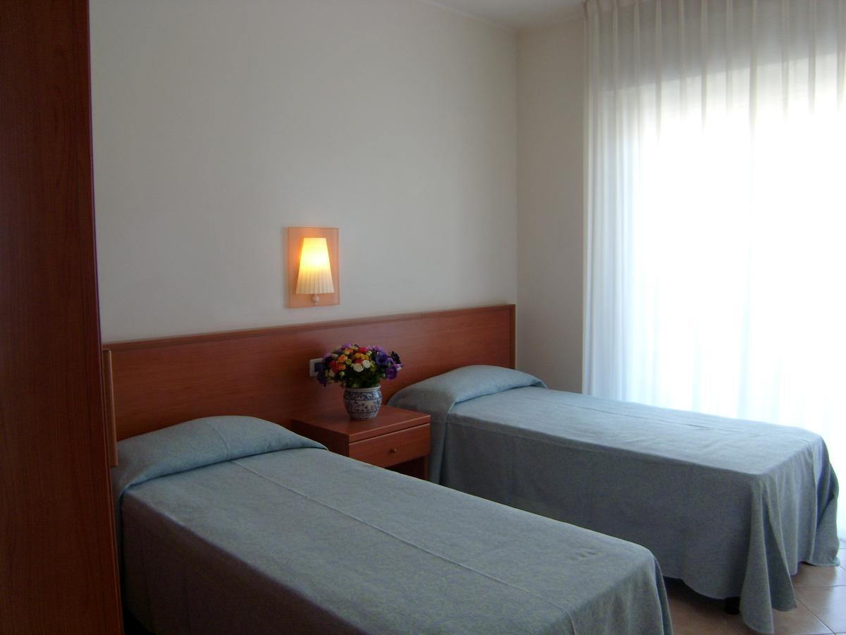 Residence Torre Del Mar Альба-Адриатика Экстерьер фото