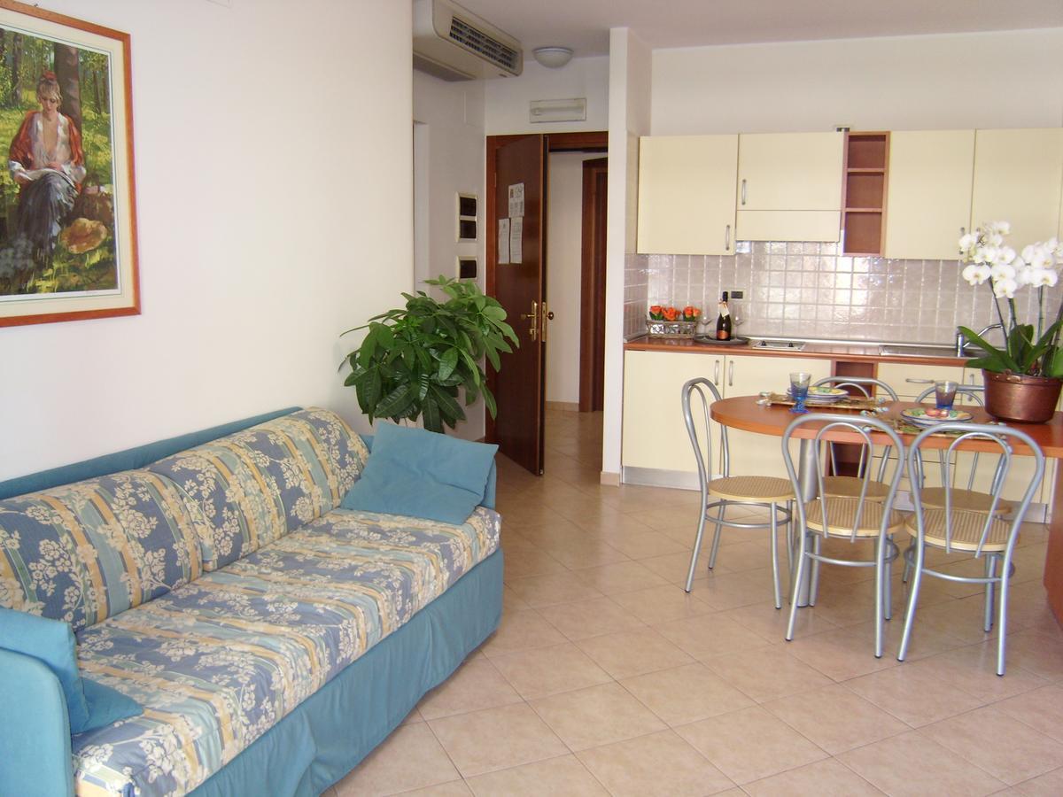 Residence Torre Del Mar Альба-Адриатика Номер фото