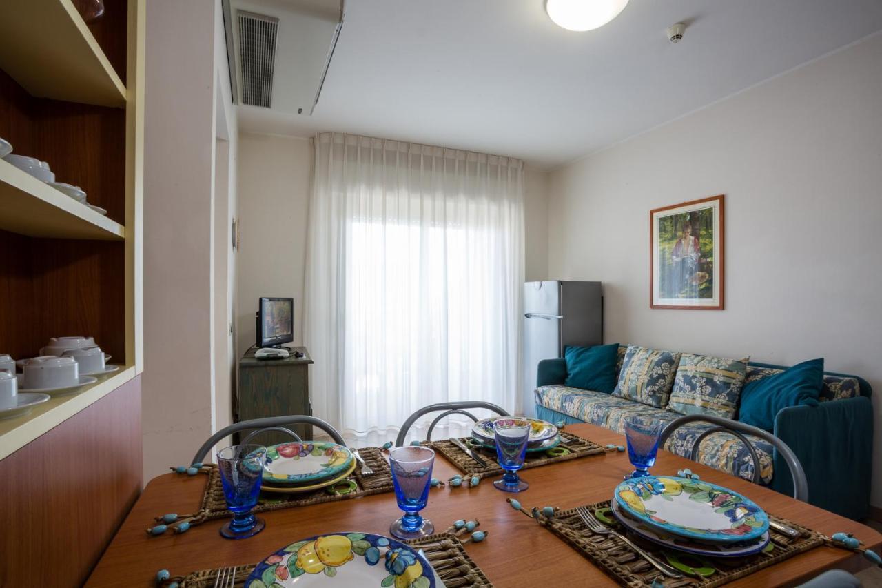 Residence Torre Del Mar Альба-Адриатика Экстерьер фото